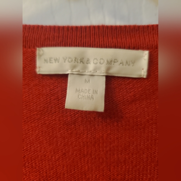 New York & Company red floral button up top - Picture 5 of 9